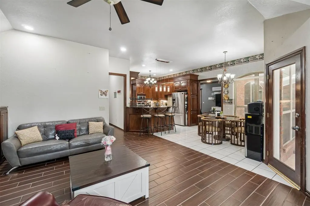 Photo 12 — 11409 Pinewick Drive, Oklahoma City, OK 73162