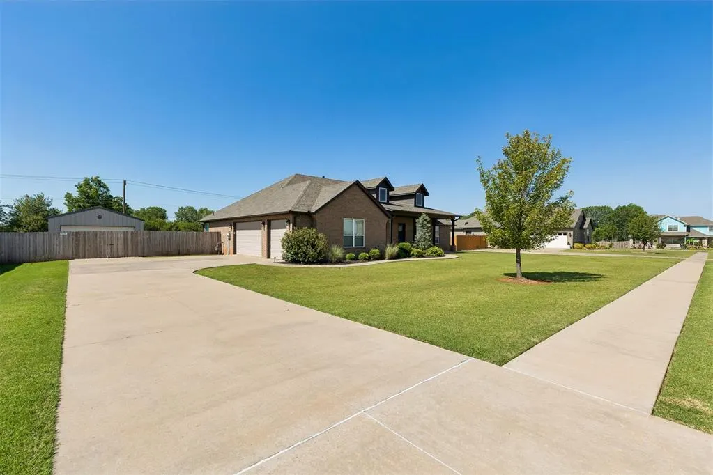 Photo 2 — 12616 SW 28th Street, Yukon, OK 73099