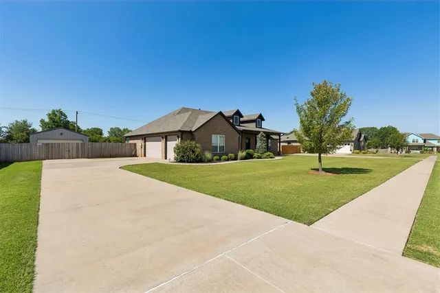 Photo 2 — 12616 SW 28th Street, Yukon, OK 73099