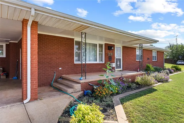 Photo 3 — 907 Ella Street, Cordell, OK 73632
