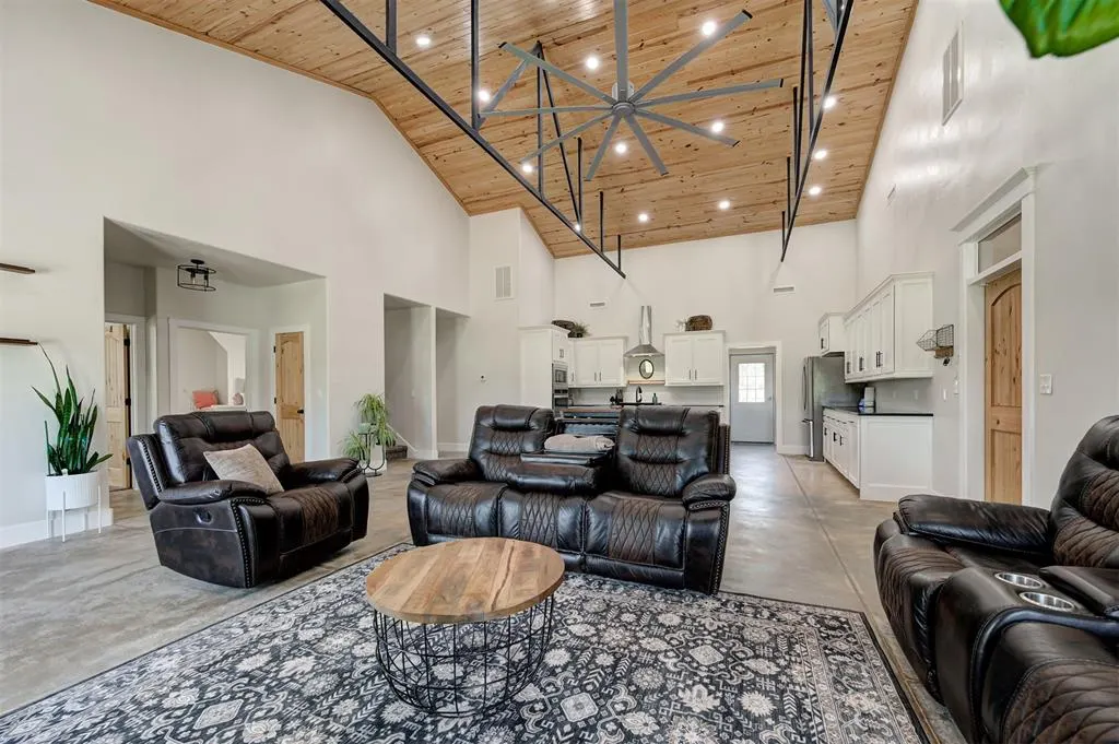 Photo 6 — 8201 S Hiwassee Road, Oklahoma City, OK 73150