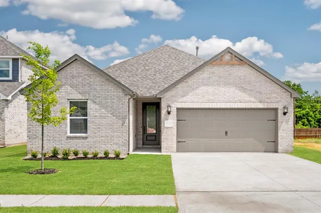 Front exterior — 11949 SW 30th Street, Yukon, OK 73099