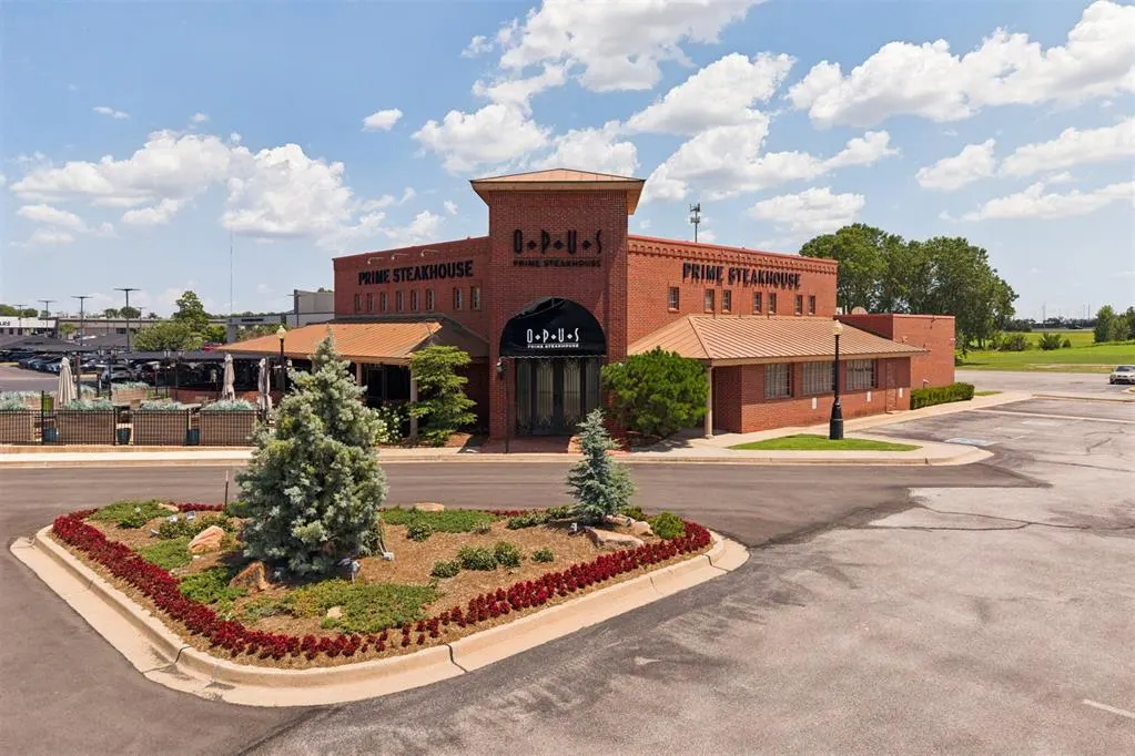 Front exterior — 800 W Memorial Road, Oklahoma City, OK 73114