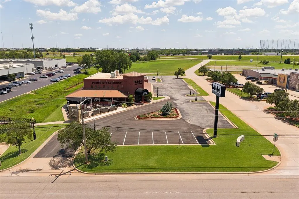 Photo 8 — 800 W Memorial Road, Oklahoma City, OK 73114