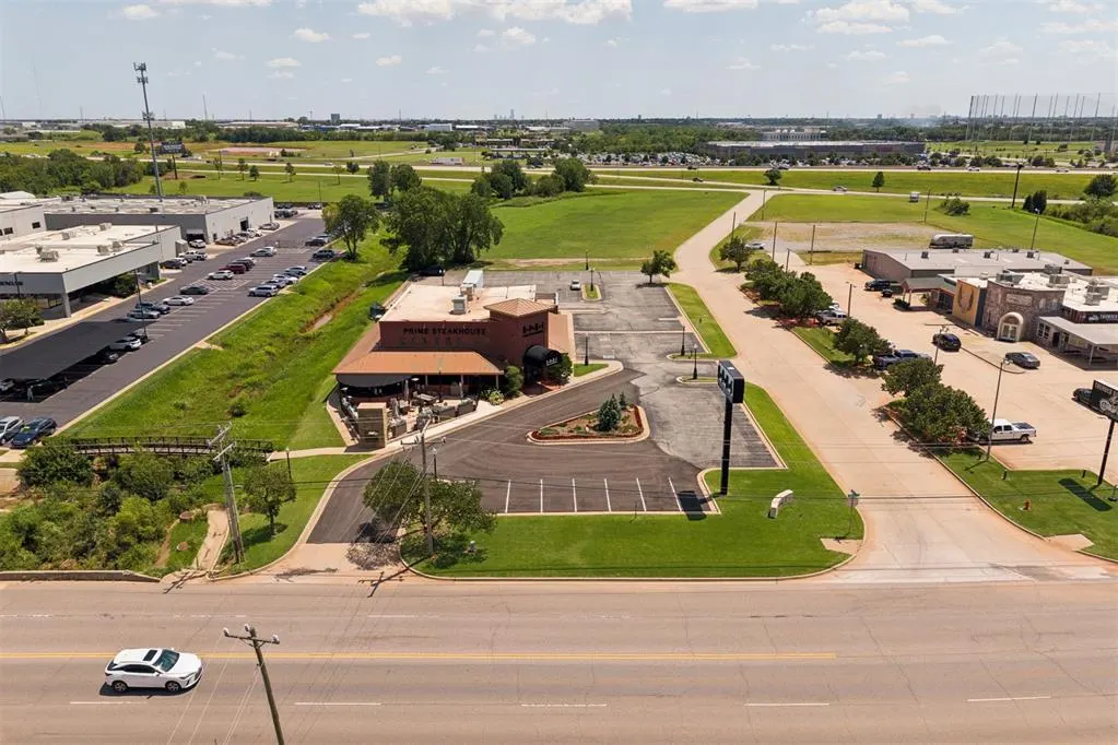 Photo 9 — 800 W Memorial Road, Oklahoma City, OK 73114