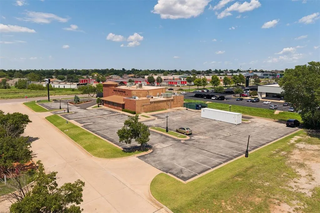 Photo 31 — 800 W Memorial Road, Oklahoma City, OK 73114