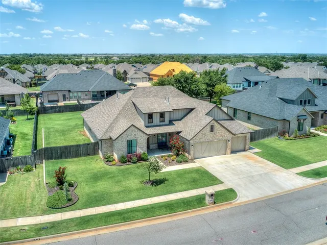 Photo 2 — 4301 Hunter Glen Drive, Oklahoma City, OK 73179