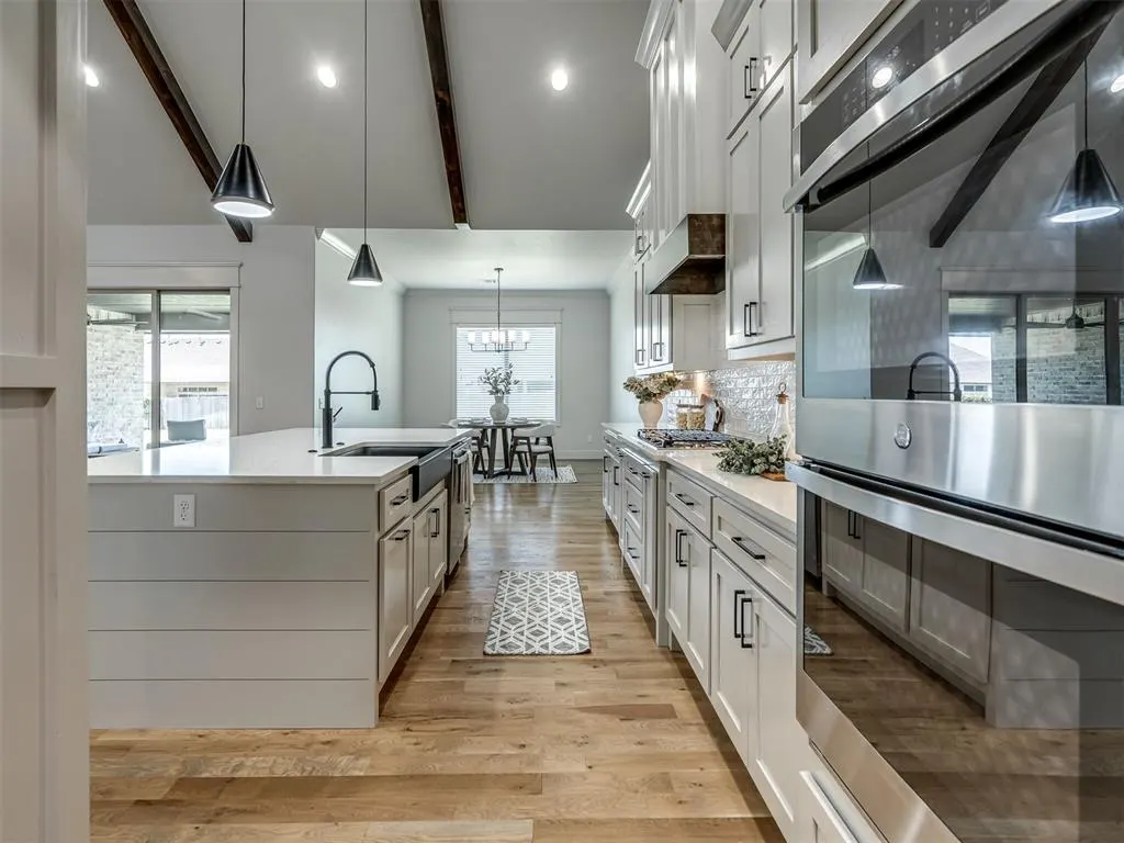 Photo 14 — 4301 Hunter Glen Drive, Oklahoma City, OK 73179
