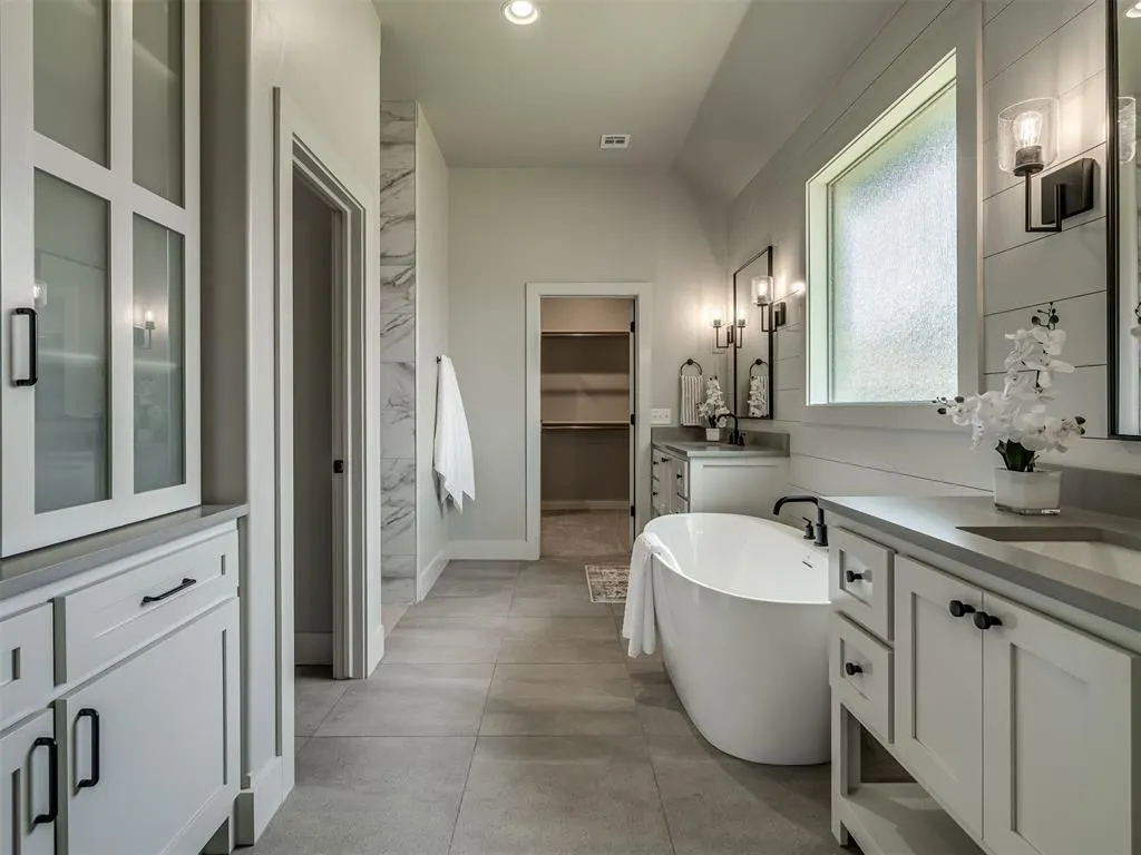 Photo 18 — 4301 Hunter Glen Drive, Oklahoma City, OK 73179