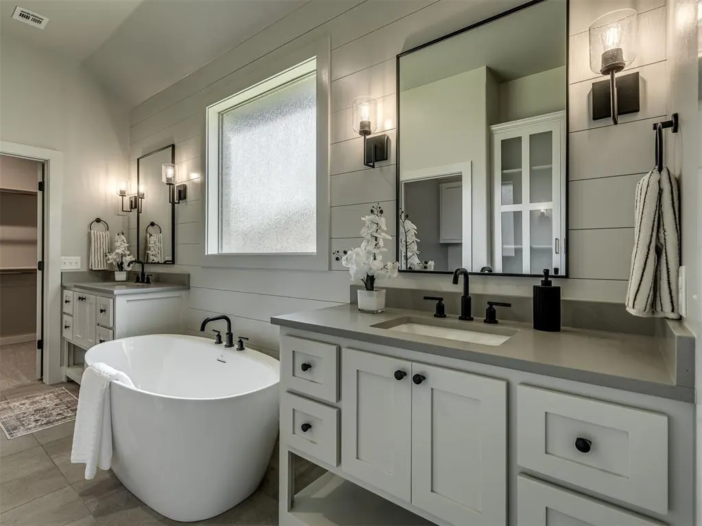 Photo 19 — 4301 Hunter Glen Drive, Oklahoma City, OK 73179