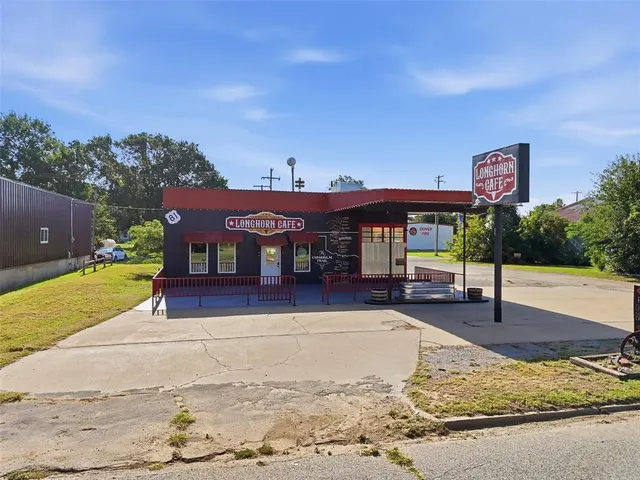 Photo 3 — 112 N Chisholm Trail, Dover, OK 73734