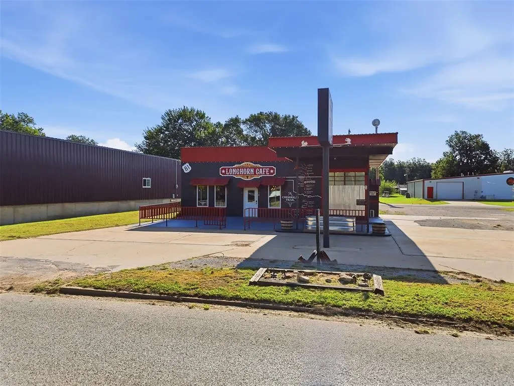 Photo 4 — 112 N Chisholm Trail, Dover, OK 73734