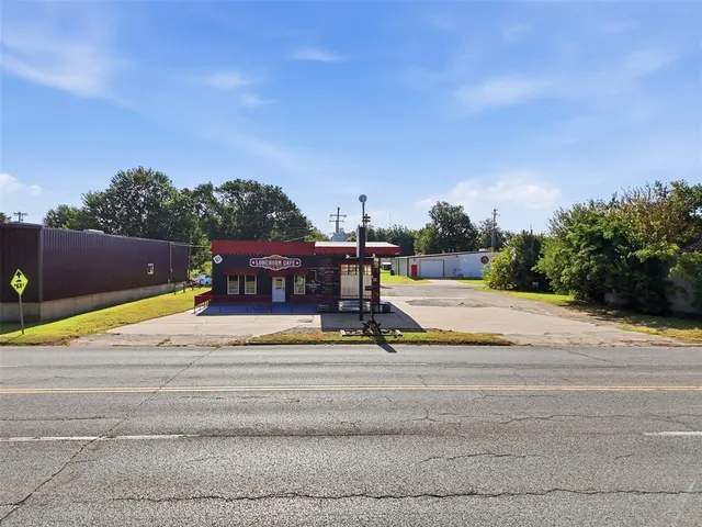 Photo 5 — 112 N Chisholm Trail, Dover, OK 73734