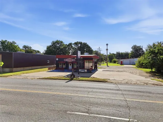 Photo 7 — 112 N Chisholm Trail, Dover, OK 73734