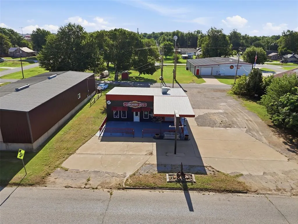 Photo 8 — 112 N Chisholm Trail, Dover, OK 73734