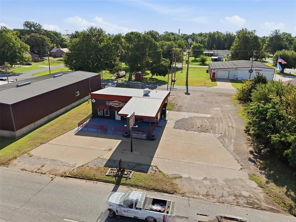 Photo 10 — 112 N Chisholm Trail, Dover, OK 73734