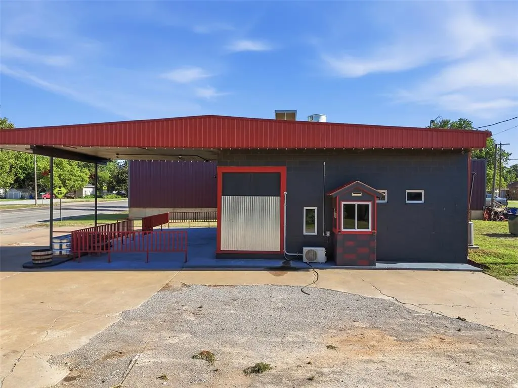 Photo 12 — 112 N Chisholm Trail, Dover, OK 73734