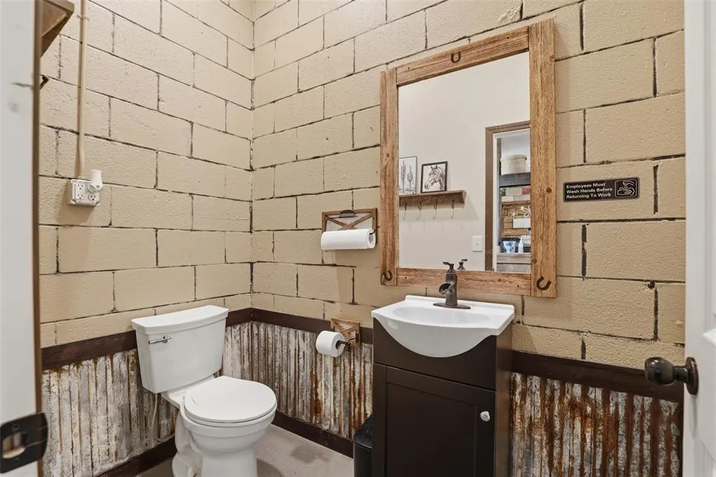 Photo 26 — 112 N Chisholm Trail, Dover, OK 73734