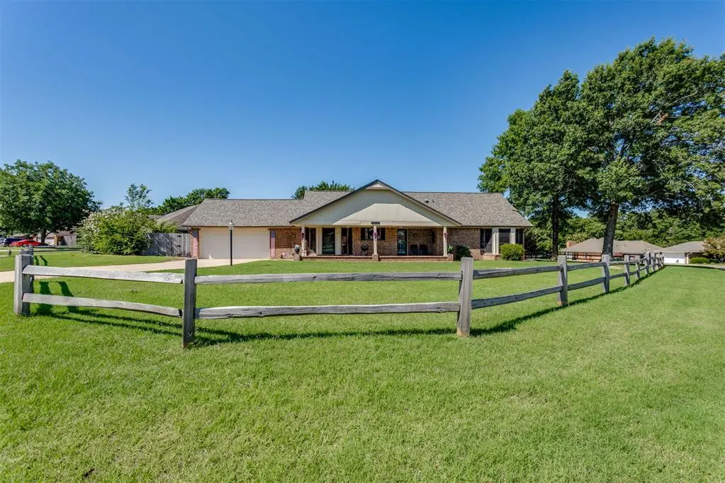 Front exterior — 1016 W Washington Circle, Tecumseh, OK 74873