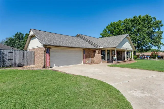Photo 5 — 1016 W Washington Circle, Tecumseh, OK 74873