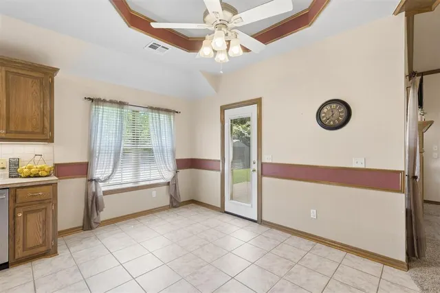 Photo 7 — 12504 Kingsridge Terrace, Oklahoma City, OK 73170
