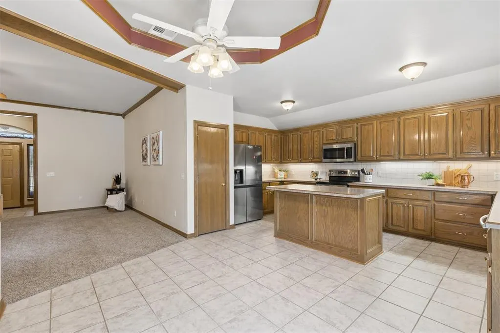 Photo 10 — 12504 Kingsridge Terrace, Oklahoma City, OK 73170