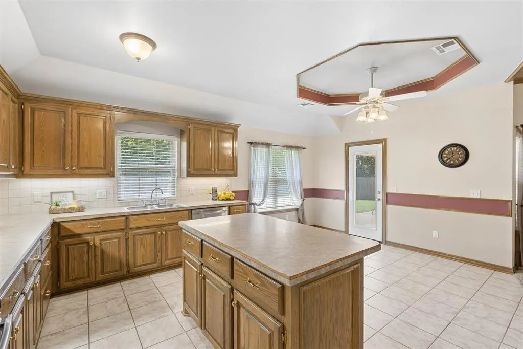 Photo 14 — 12504 Kingsridge Terrace, Oklahoma City, OK 73170