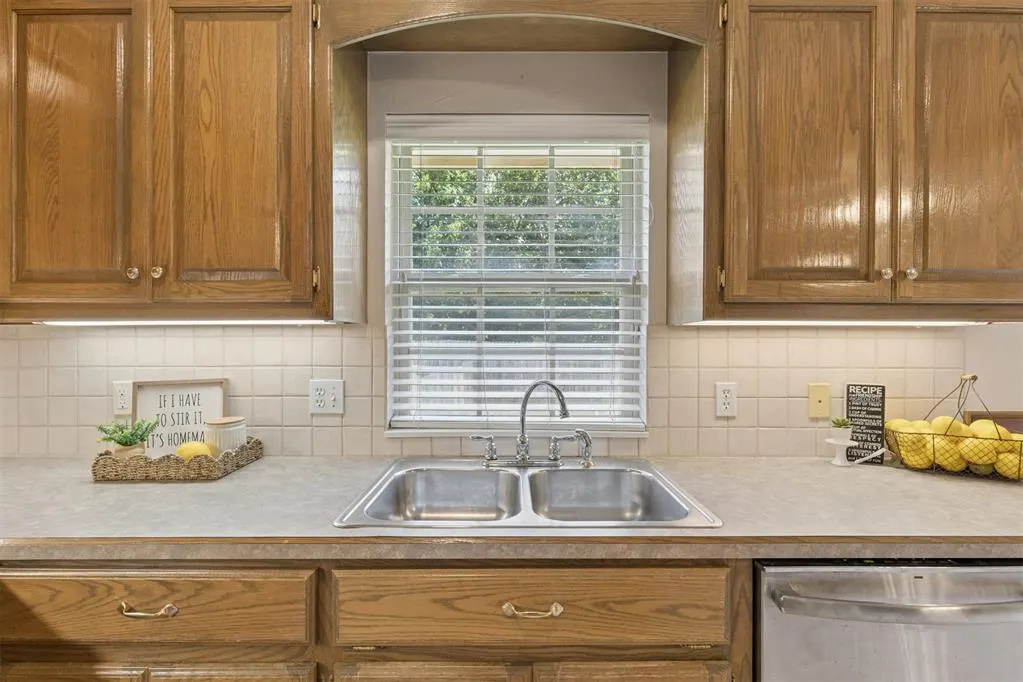 Photo 16 — 12504 Kingsridge Terrace, Oklahoma City, OK 73170
