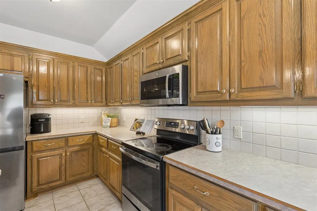Photo 17 — 12504 Kingsridge Terrace, Oklahoma City, OK 73170