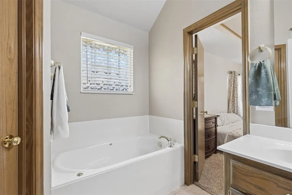 Photo 23 — 12504 Kingsridge Terrace, Oklahoma City, OK 73170