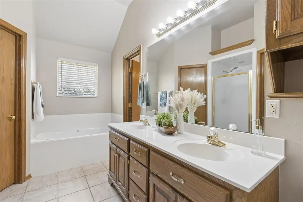 Photo 24 — 12504 Kingsridge Terrace, Oklahoma City, OK 73170