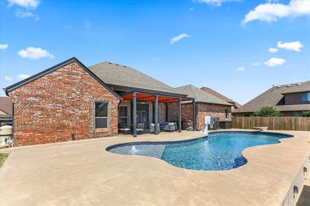 Front exterior — 13332 Ambleside Drive, Yukon, OK 73099