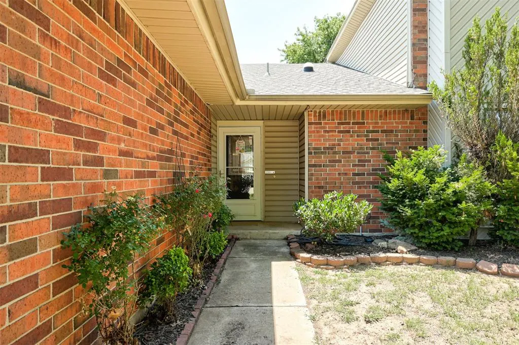 Photo 3 — 11704 SW 3rd Street, Yukon, OK 73099