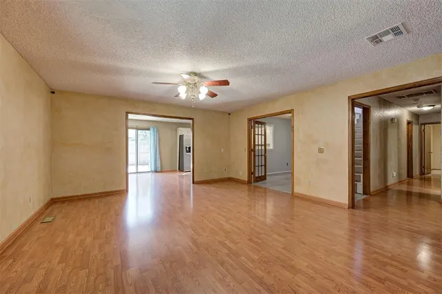 Photo 8 — 11704 SW 3rd Street, Yukon, OK 73099