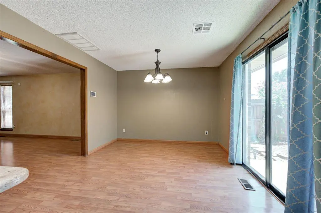 Photo 10 — 11704 SW 3rd Street, Yukon, OK 73099
