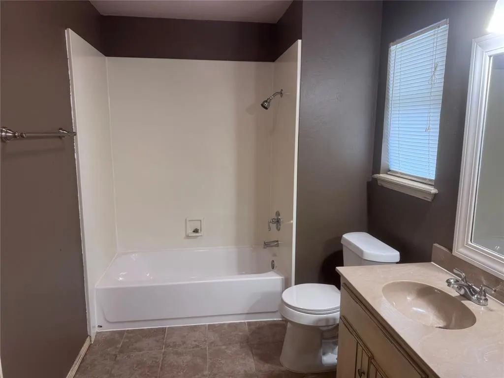 Photo 8 — 2900 Green Canyon Drive, Edmond, OK 73013