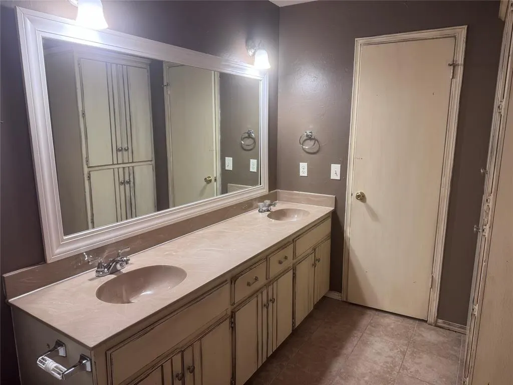 Photo 9 — 2900 Green Canyon Drive, Edmond, OK 73013