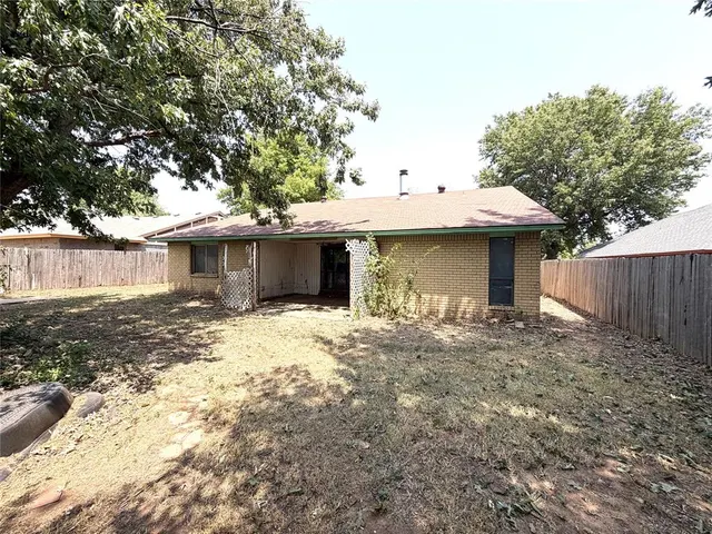 Photo 2 — 10408 NW 40th Street, Yukon, OK 73099