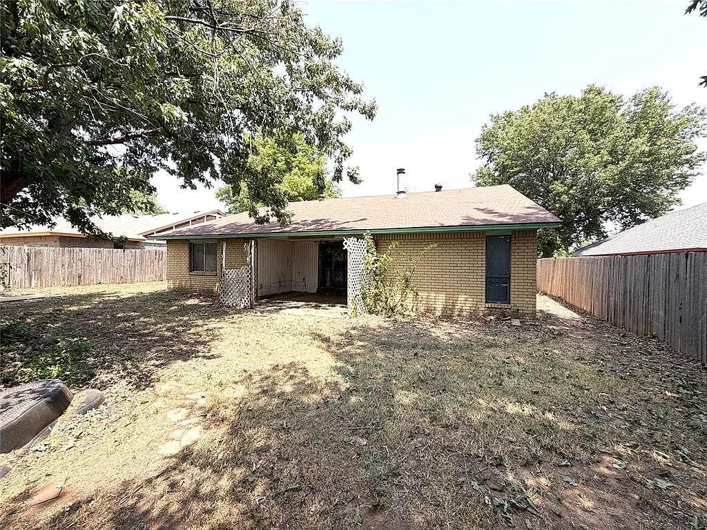 Photo 3 — 10408 NW 40th Street, Yukon, OK 73099