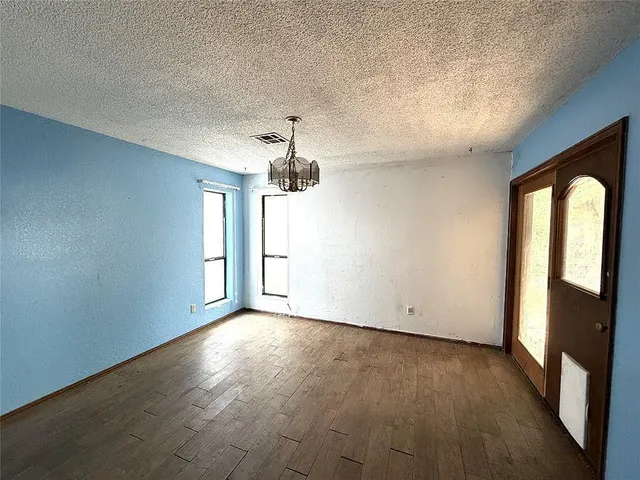 Photo 7 — 10408 NW 40th Street, Yukon, OK 73099