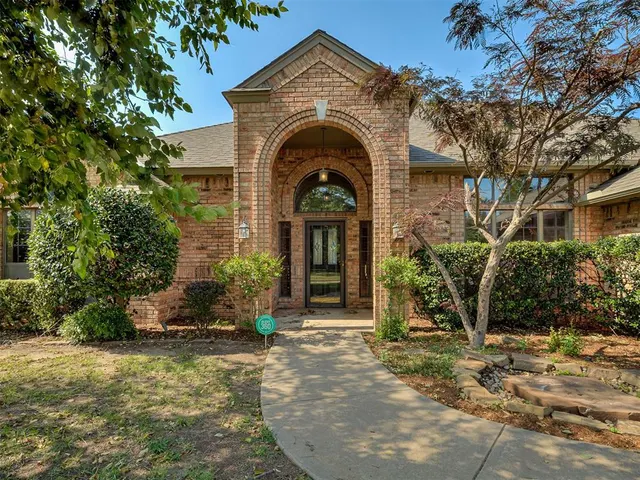 Photo 2 — 3621 Barwick Drive, Norman, OK 73072