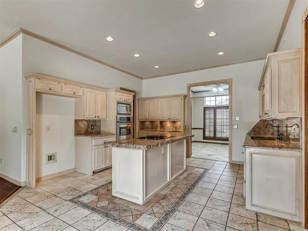 Photo 9 — 3621 Barwick Drive, Norman, OK 73072