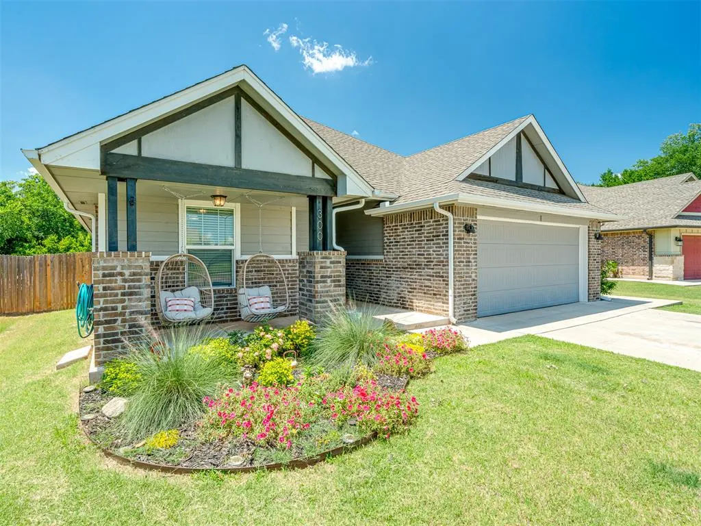 Front exterior — 300 Mountain Laurel Way, Noble, OK 73068