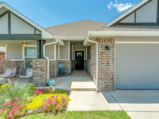 Photo 2 — 300 Mountain Laurel Way, Noble, OK 73068