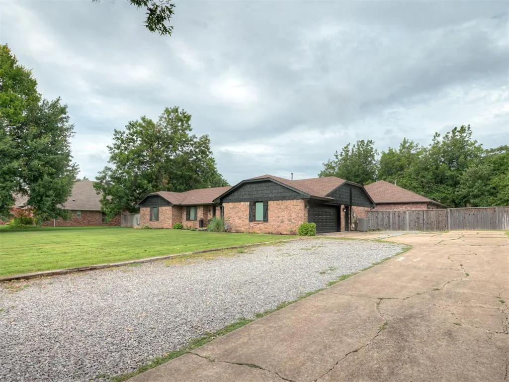 Photo 2 — 2709 Still Meadow Road, Edmond, OK 73013