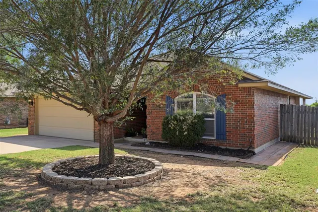 Photo 2 — 4205 Red Apple Terrace, Moore, OK 73160