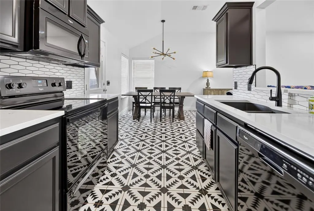 Front exterior — 2712 NW 186th Terrace, Edmond, OK 73012