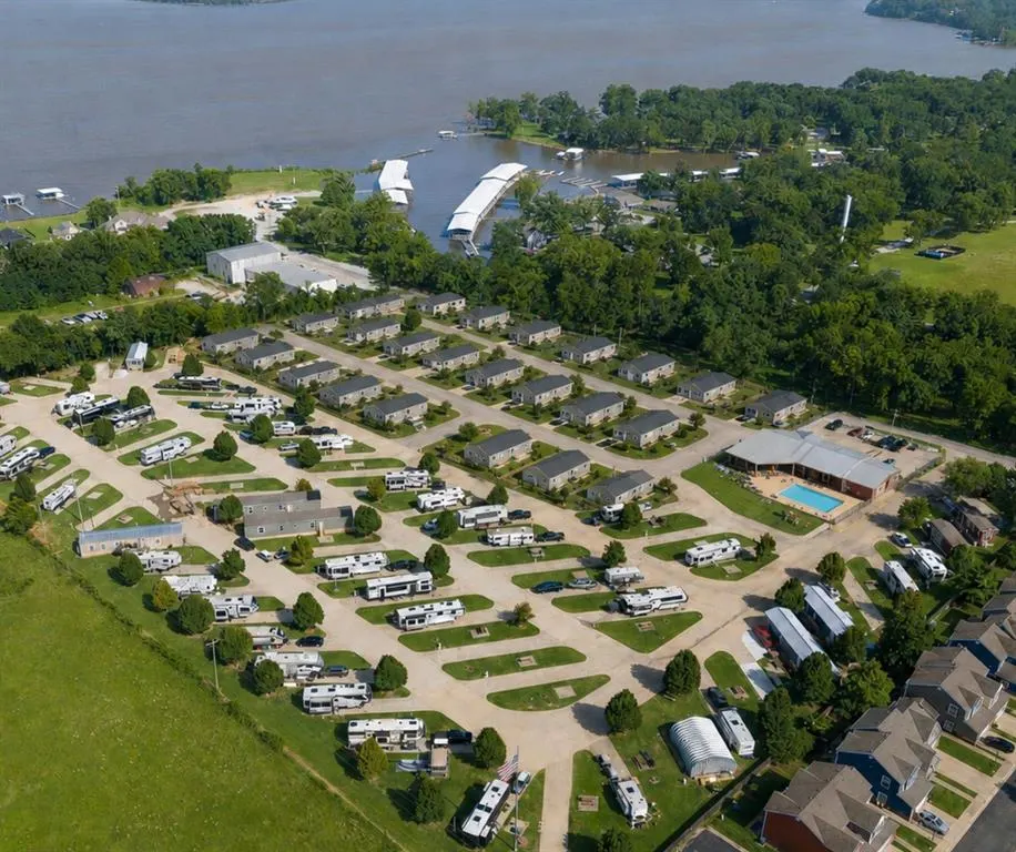 Photo 3 — 206 Springwater Lane, Monkey Island, OK 74331