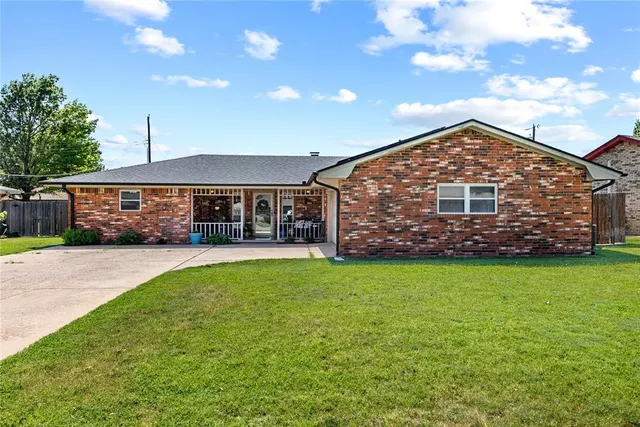 Front exterior — 1317 Jefferson Street, Weatherford, OK 73096
