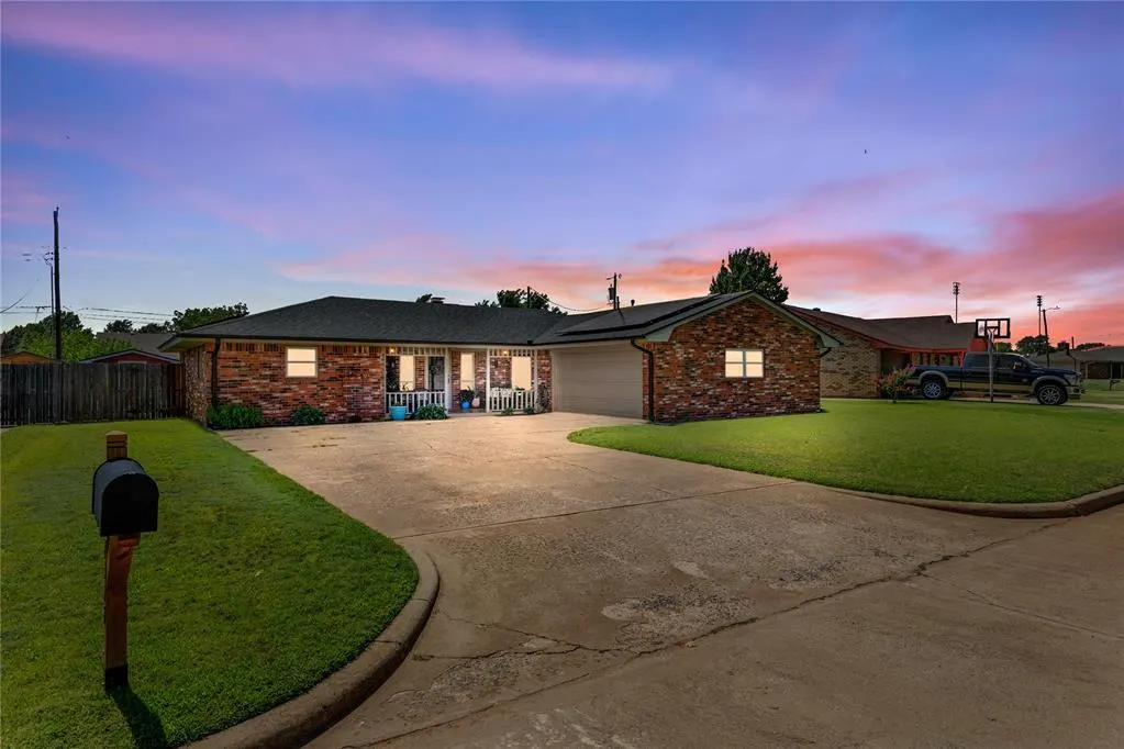 Photo 2 — 1317 Jefferson Street, Weatherford, OK 73096